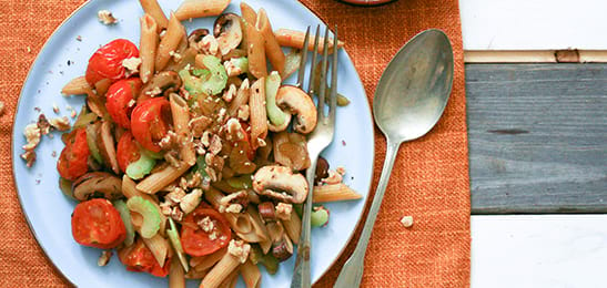 Recept van het Voedingscentrum: Penne met champignons, tomaatjes en oregano